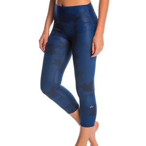 Alo Yoga Printed High Waisted Airbrush Yoga Capris